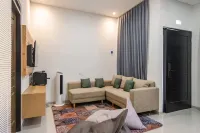 TwoSpaces Living at BSB Villa Maharaja, Malang - فلل