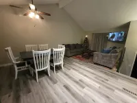 Charming 3 Bedroom House with Firepit in West Omaha - Bungalows