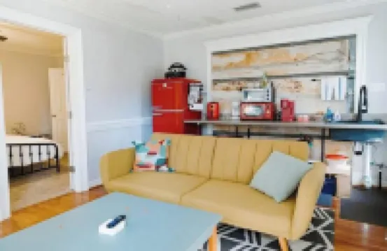 Cozy Midtown Mobile Home; Fireplace & Pet-Friendly