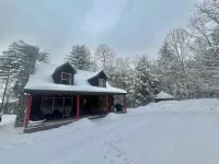 Peaceful tranquil cozy home tucked away in Madison