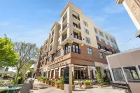 Stroll to Downtown Alpharetta & Avalon Shops