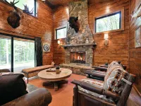 Stylish Signature Lodge, nestled in the Forest, with Teal Lake views Hotels in Sawyer County