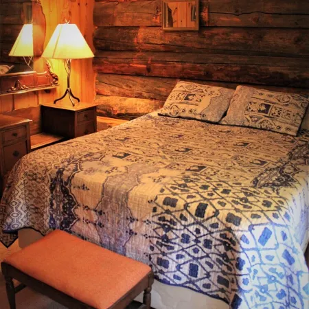 Enjoy a Get-A-Way @ this cozy log cabin on Eagle Nest Lake, in Eagle Nest NM!!