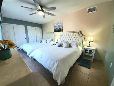 RESORT LUXURY OASIS PEACEFUL HOME-6BDRS 8BD 3 BT-PET friendly GARDEN HEATED POOL