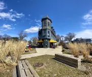 Sunny Full House in ♥ of Five Points, Self Check-In