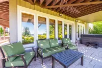 Cougar Mountain Retreat with hot tub,  sauna, and 3 floors of lake views!