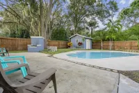 ENTIRE Home, POOL, LANAI/PORCH, Private BAR, MINUTES to Beach, FULLY STOCKED!!