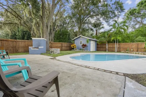ENTIRE Home, POOL, LANAI/PORCH, Private BAR, MINUTES to Beach, FULLY STOCKED!!