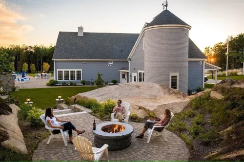 Costal retreat in gated community with fireplace, wifi, pool, gym & game room Hotels in Arundel