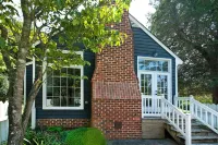 Private 2,000 Sq Ft Cottage in Historic Yorktown- w/ trolley access