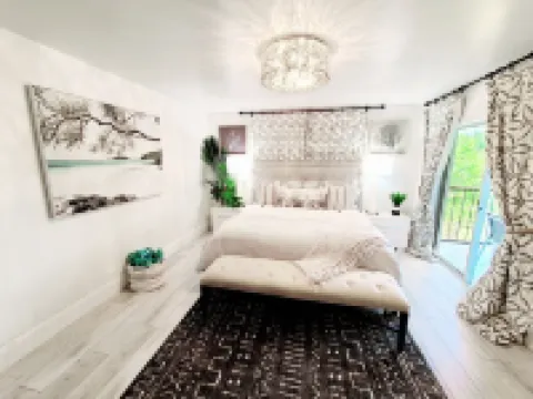 POSHPADZ-Playa Blanca-Walk to Jupiter Beach-Balcony with Seating & Dining Area