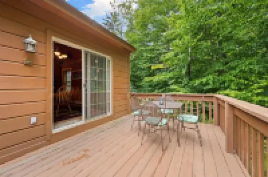 Roomy 3BR Cabin, easy access to snowmobile trail 4 & Hollywood Hills beach/ boat