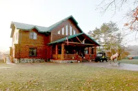 Luxurious & Spacious!  A Great Place For Family, Friends, Reunions & Corporate!