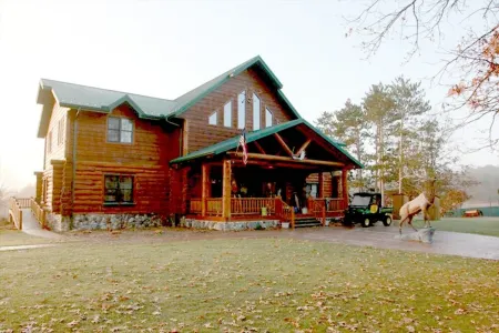 Luxurious & Spacious!  A Great Place For Family, Friends, Reunions & Corporate! Отели в г. Adams County