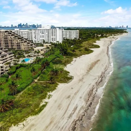 Key Biscayne Luxury Retreat - Fully Remoleded 3 Bedroom 2,000 SF Residence