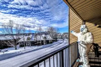 Spacious 3B/3B Condo. Luxury Amenities. ShuffleBoard. HotTubs. 1st FLR. Location
