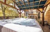 Bear Creek Cabin! Hot Tub+Fire Pit, Fireplace, Mtn Lodge, Private, WiFi, Grill! 사우스 토프트 호텔