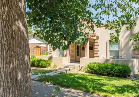 Best Denver Neighborhood! Walkable to EVERYTHING!