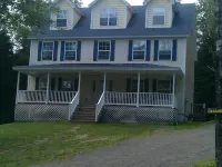 Large private luxury home with outdoor hot tub Hotels in Rangeley