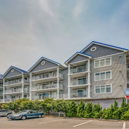 4 Bed W/ Pool Steps to the Beach/Ride