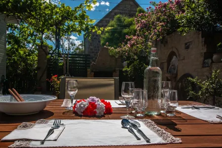 Cutest Cottage in heart of  Milton - Queen Bee (and dog friendly too