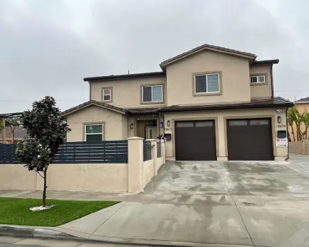 Modern Midway City Home 威斯敏斯特酒店