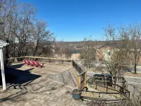 Cozy 3-bedroom cottage right off campus with stunning view of Radford University Hotels in Radford