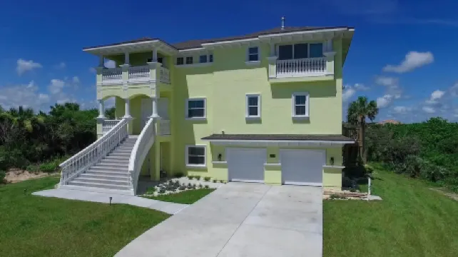 400ft to private beach. Riverfront,dock,pool,kayaks Elevator, 1.6 acres