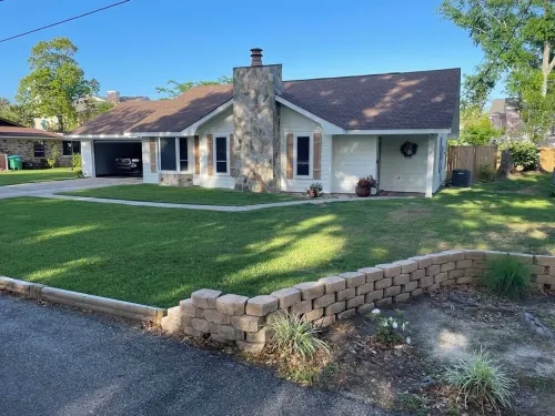 3-bedroom house in welcoming Gulfport with in ground POOL! Enjoy your stay!