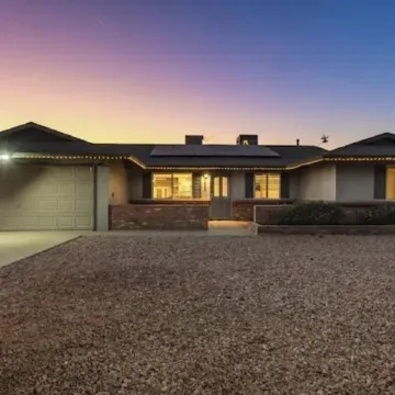 Unique Oasis: Large Pool & Spa