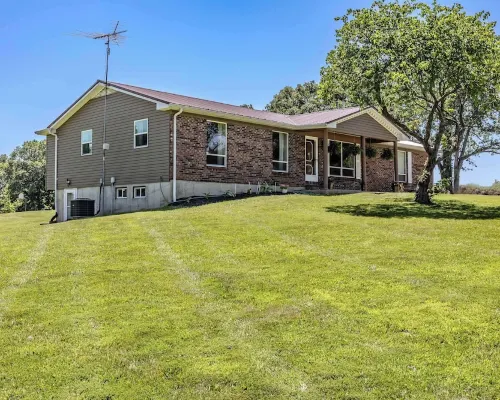 Comfy Country home. Pet friendly, 5 bedrooms, AC, WIFI, just outside Farmington Hotels in St. Francois Township