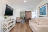 Charming 3-bedroom house with AC and WiFi in wonderful North Hollywood Hotels in Sun Valley