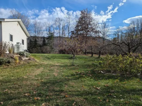 Cozy Tiny Home in Charming Bristol VT, Close to Major Ski Areas Free Ski Voucher