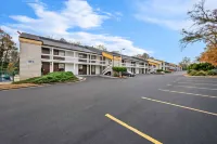 Days Inn by Wyndham Raleigh Midtown Hotels in Raleigh