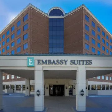 Embassy Suites by Hilton Dallas Love Field Отели рядом с Аэропорт Лав-Филд