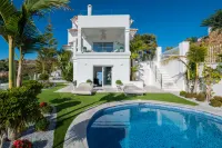 All About Villa Estrella de Oro - Villas