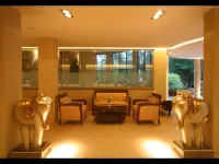 Neelams the Glitz