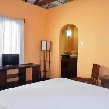 Puesta del Sol Beach Bungalows and Restobar