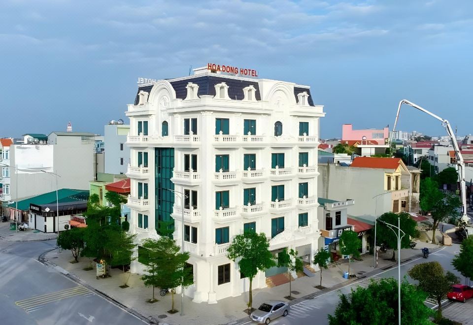 3. Hoa Dong..