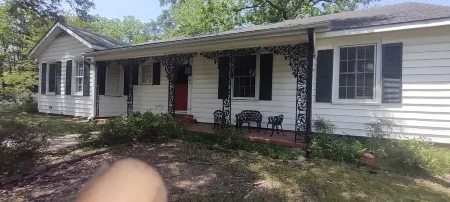 Charming 2-bedroom house in Jefferson with Sunroom