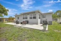 4mi to Hard Rock Stadium, 9mi to Hollywood Beach and Full Patio