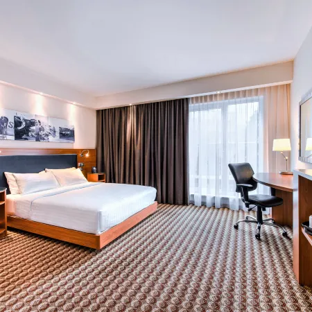 Hampton by Hilton Warsaw Airport Отели рядом с достопримечательностью «Влохи»