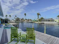 New!  Hidden- Speakeasy-penny floor. 3bd 3bath Boat dock & Walk 2 town FABULOUS Hotels in Matlacha