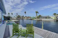 New!  Hidden- Speakeasy-penny floor. 3bd 3bath Boat dock & Walk 2 town FABULOUS