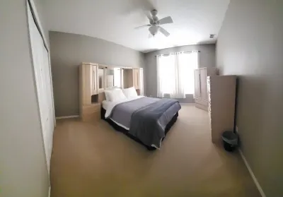 Spacious house in quiet neighborhood near shopping center, Max 4 guests