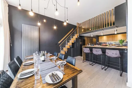 Modern, spacious apartment in the centre of Morzine near the ski lifts.