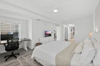 Oceanfront Retreat: Modern 3-Bedroom Condo in Palm Coast - ติดทะเล