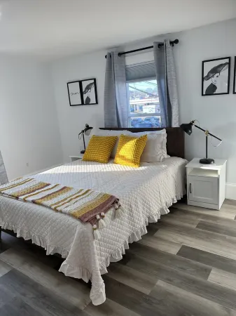 Remodeled Townhouse close to Boston Отели рядом с достопримечательностью «Watertown Dam»