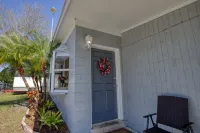 Beach-Themed Cozy Cottage Close to Downtown, Beaches, Pinecraft & Legacy Trail!