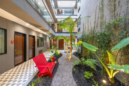 Infinity Hotel San Francisco, Tapestry Collection by Hilton Отели рядом с достопримечательностью «Музей китайского исторического общества Америки»